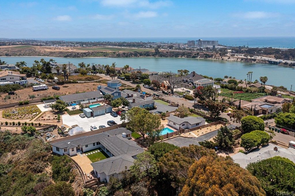 4350 Highland Dr, Carlsbad, CA 92008