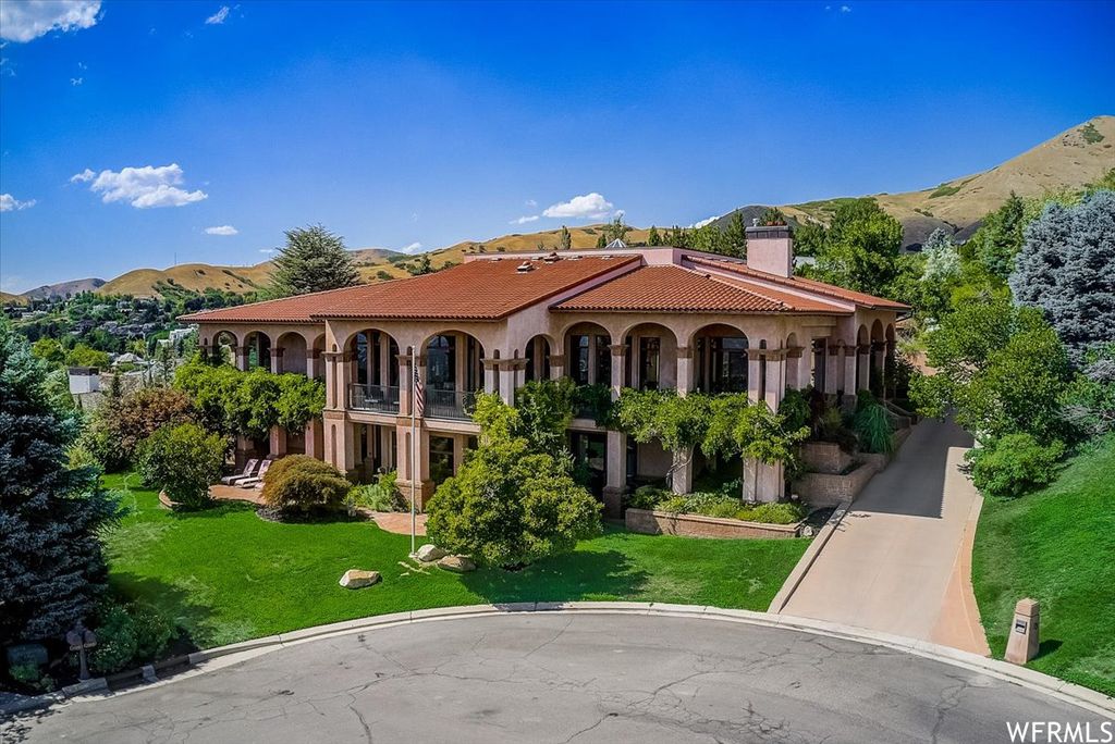 1553 E Connecticut Dr, Salt Lake City, UT 84103