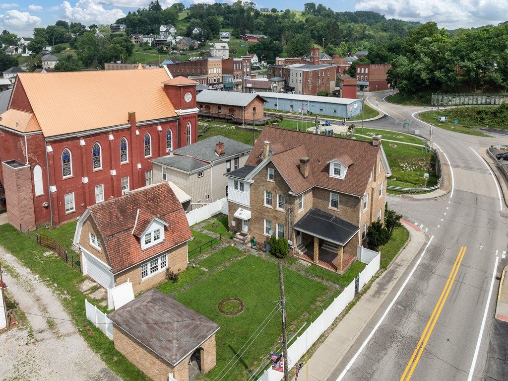 view 45th full size image of this home