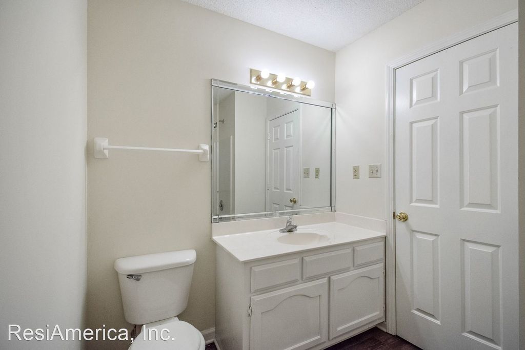 8712 Cat Tail Dr, Southaven, MS 38671