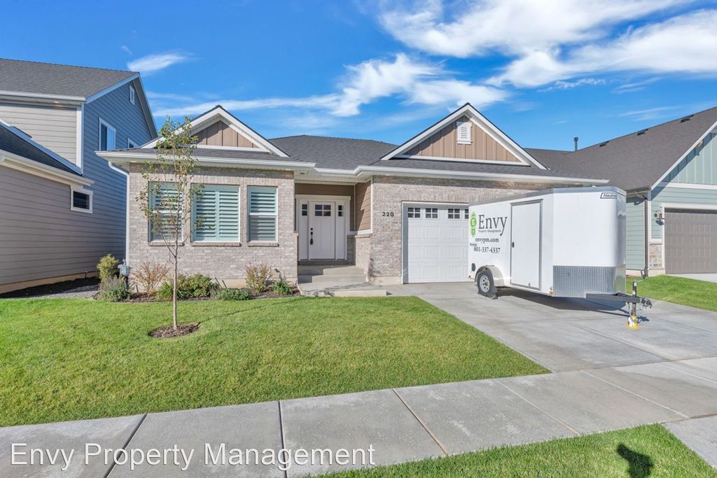 220 S Derrah Dr, Layton, UT 84040