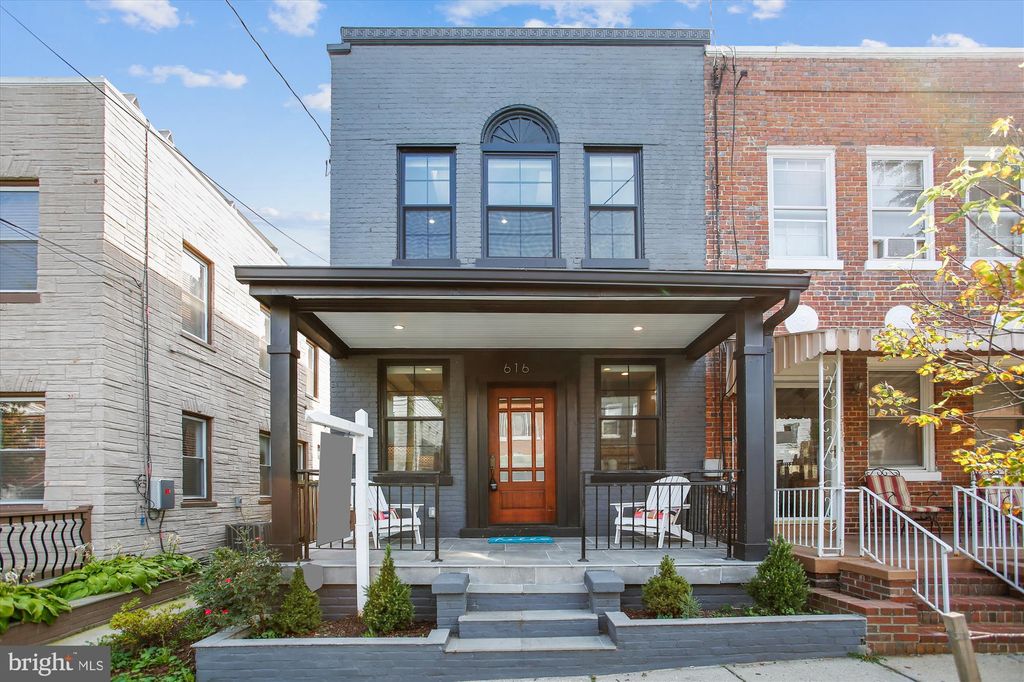 616 Roxboro Pl NW, Washington, DC 20011