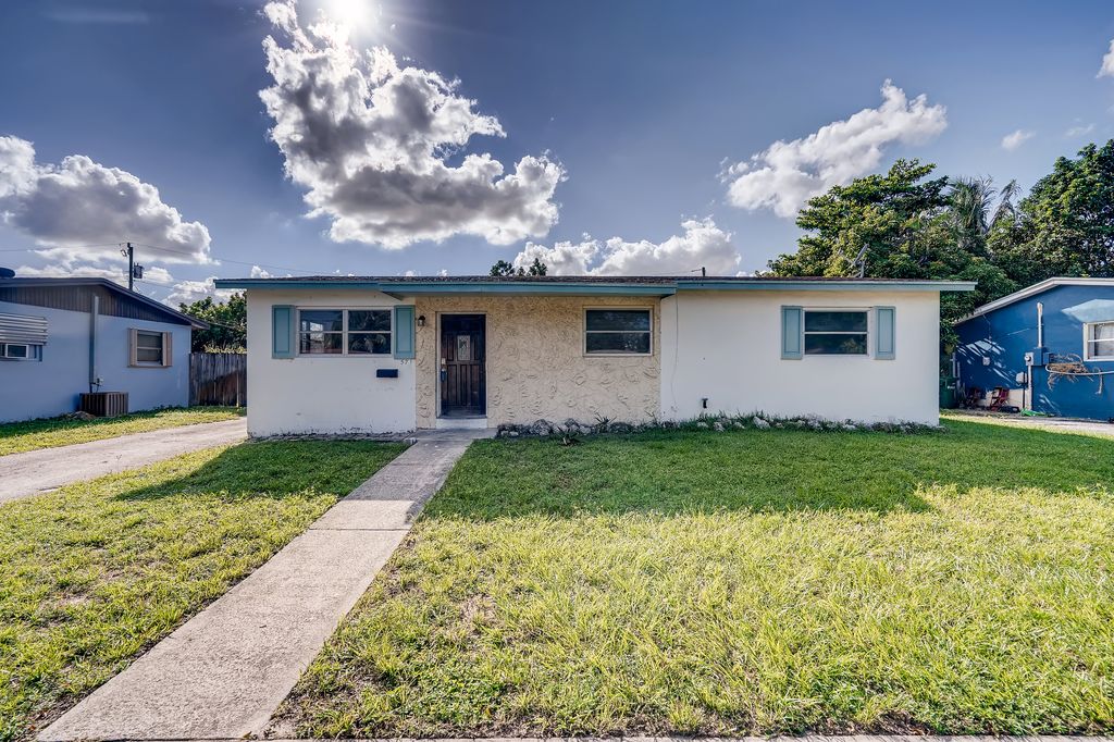 571 SW 50th Ter, Margate, FL 33068