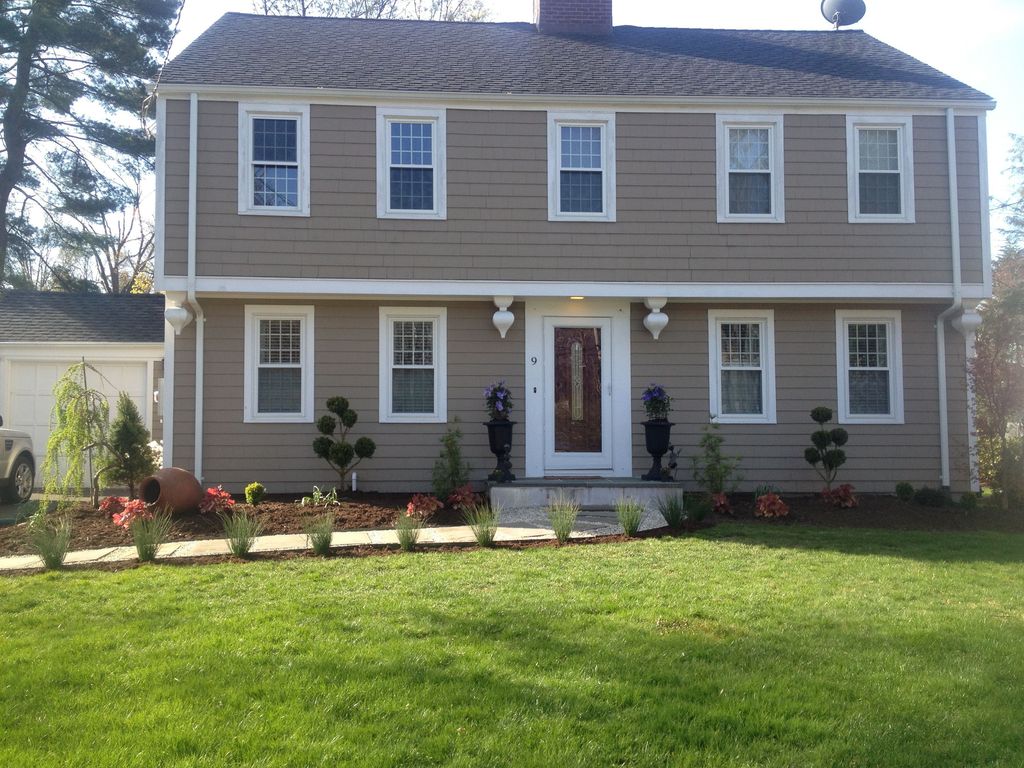 9 Walker Ln, West Hartford, CT 06117