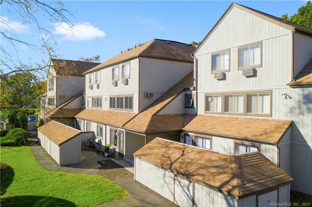 15 Pineview Dr #15D, Branford, CT 06405