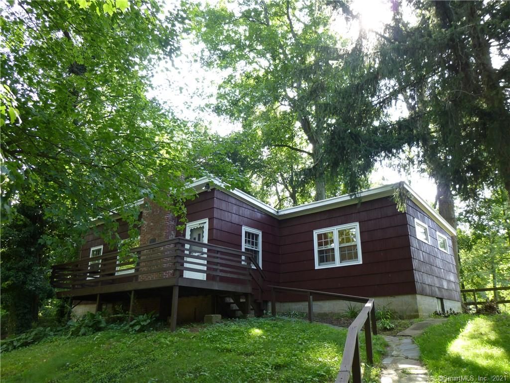 165 Crystal Lake Rd, Middletown, CT 06457