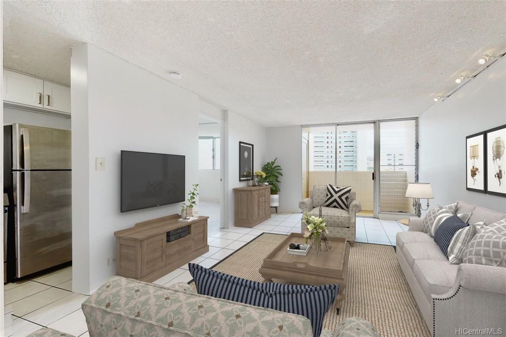 801 Ala Nioi Pl #405, Honolulu, HI 96818