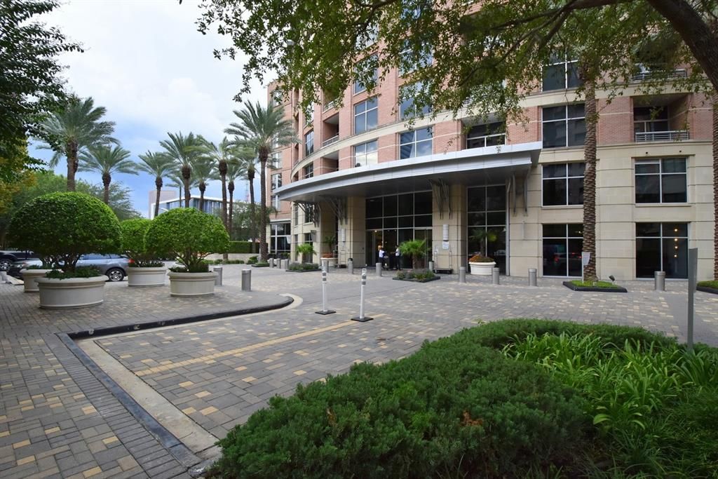 1901 Post Oak Blvd 802, Houston, TX 77056 2 Bed, 2 Bath Condo MLS