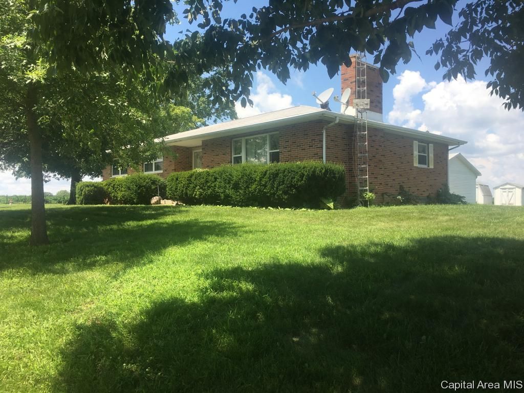2016 County Line Rd, Murrayville, IL 3 Bed, 2 Bath SingleFamily Home