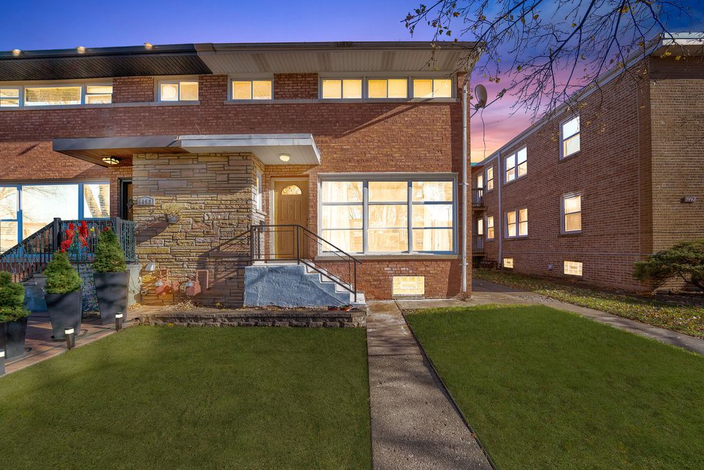 6451 N Winchester Ave, Chicago, IL 60626