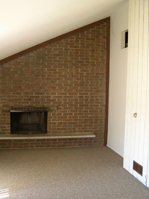 128 W Woodstock St, Crystal Lake, IL 60014