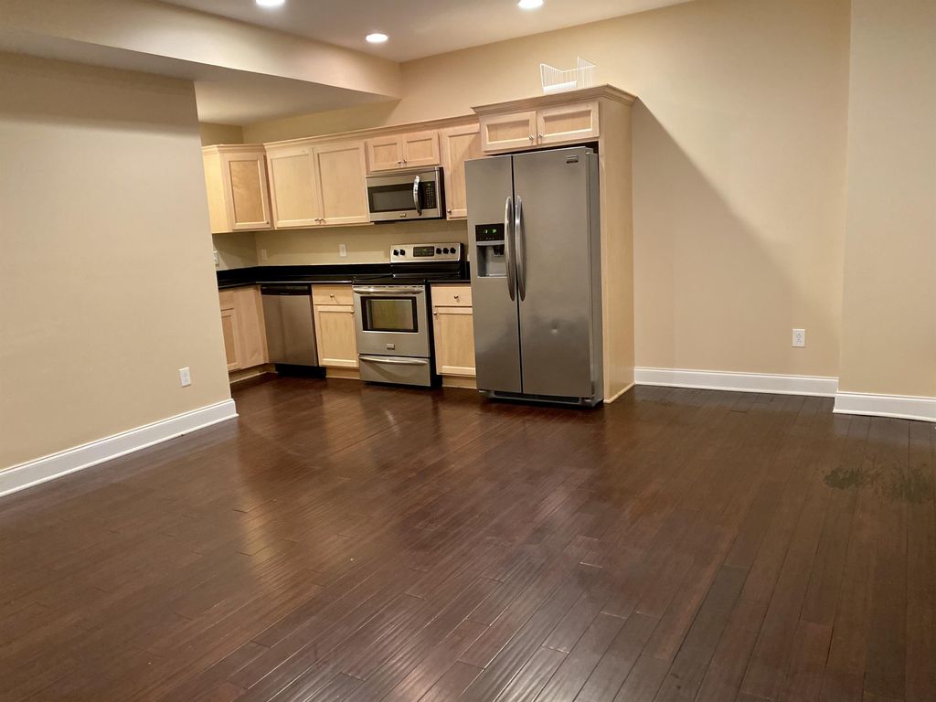 945 4th Ave #1, Huntington, WV 25701