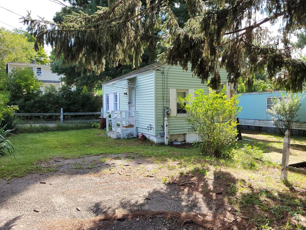 89 West Ave, Ludlow, MA 01056