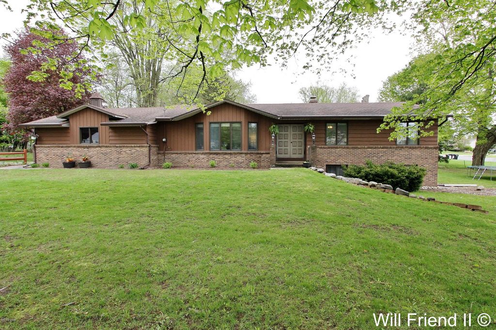 7580 Burlingame Ave SW, Byron Center, MI - 4 Bed, 2 Bath Single-Family