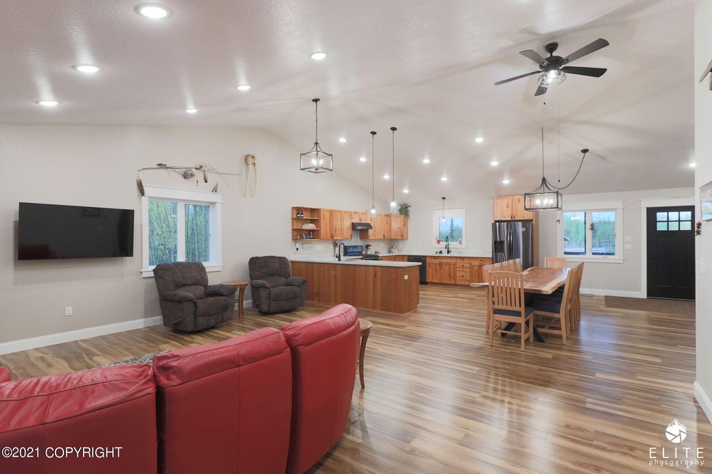 11554 W Tofson Ave, Wasilla, AK 99623