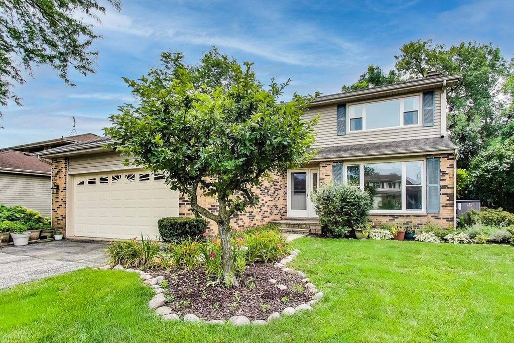 2939 Crabtree Ln, Northbrook, IL 60062