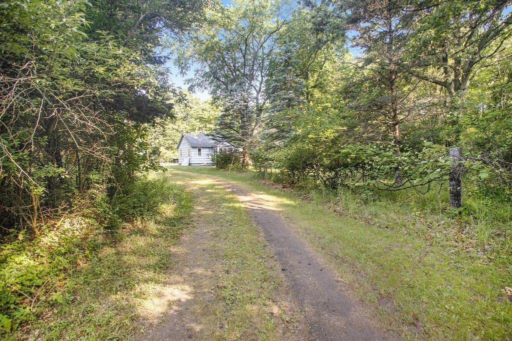 21421 Adams Rd, Battle Creek, MI 49017