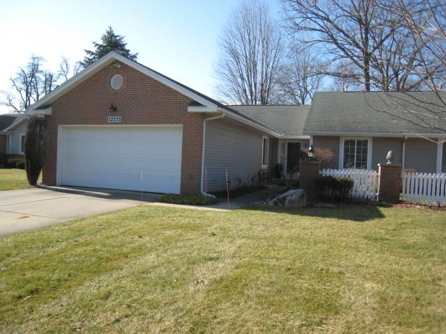 52253 Wembley Dr, South Bend, IN 46637
