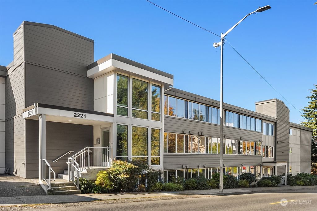 2221 Gilman Drive W #305, Seattle, WA 98119