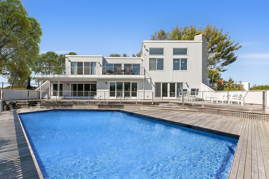 26 Brushy Neck Ln, Westhampton, NY 11977