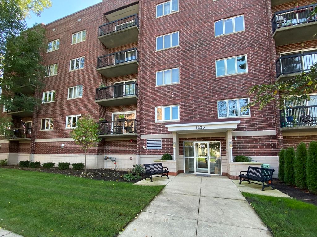 1433 Perry St #402, Des Plaines, IL 60016