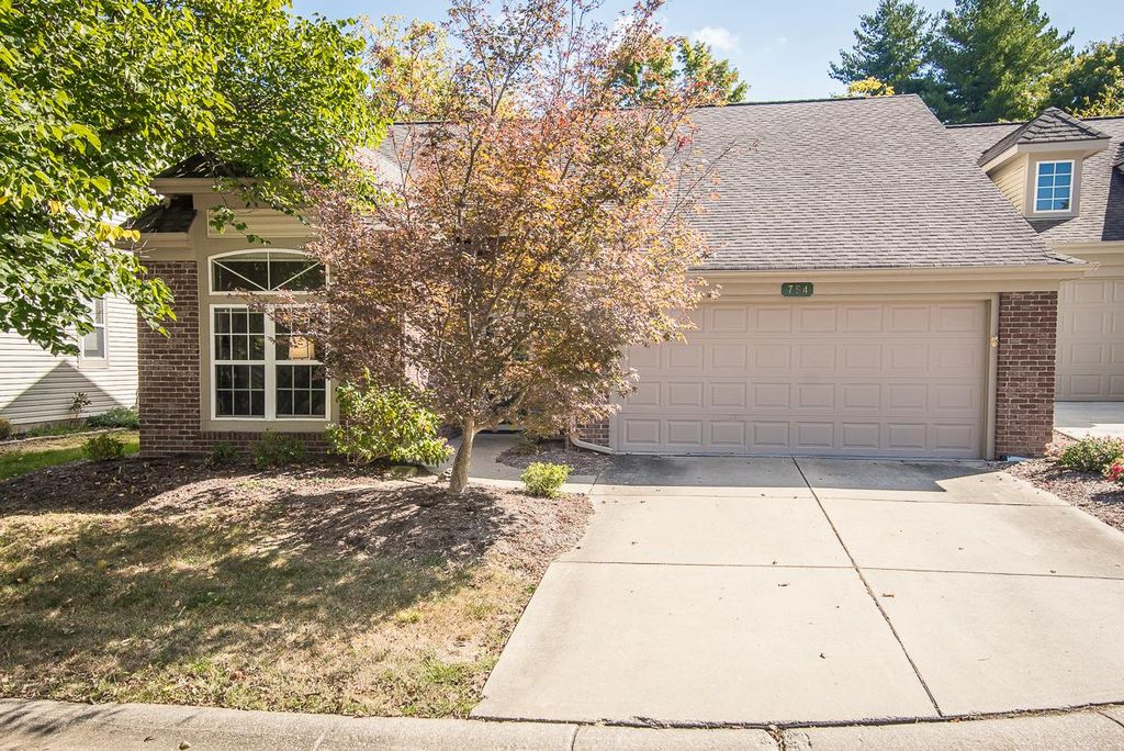 754 E Moss Creek Dr, Bloomington, IN 3 Bed, 2 Bath Condo 31 Photos