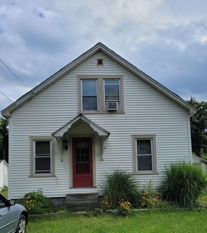 4 Henry Ave, Turners Falls, MA 01376