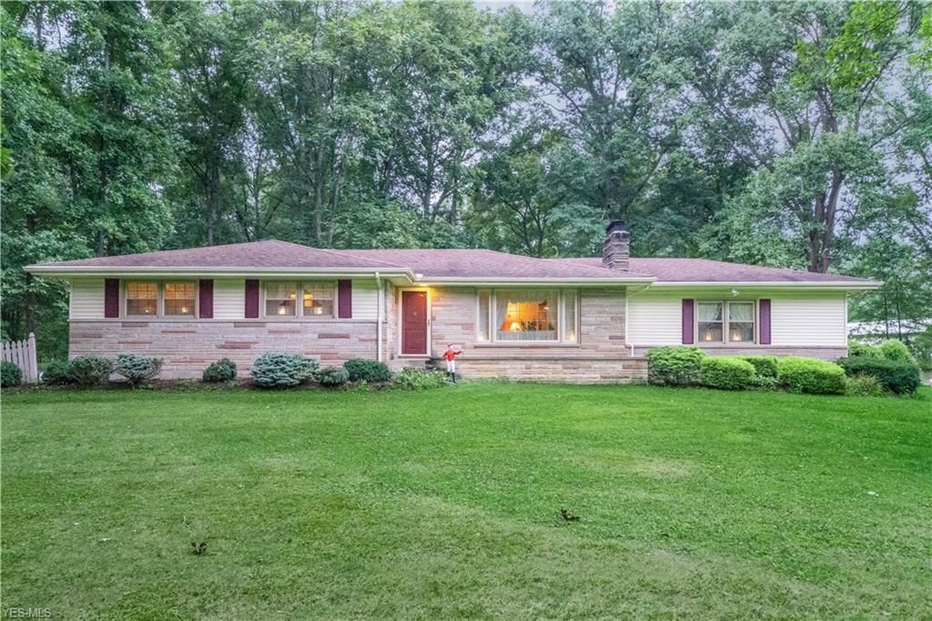 17930 Western Reserve Rd, North Benton, OH 3 Bed, 2 Bath Single