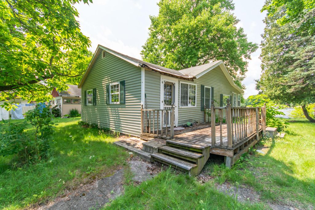 13422 Arnett Dr, Battle Creek, MI 49017