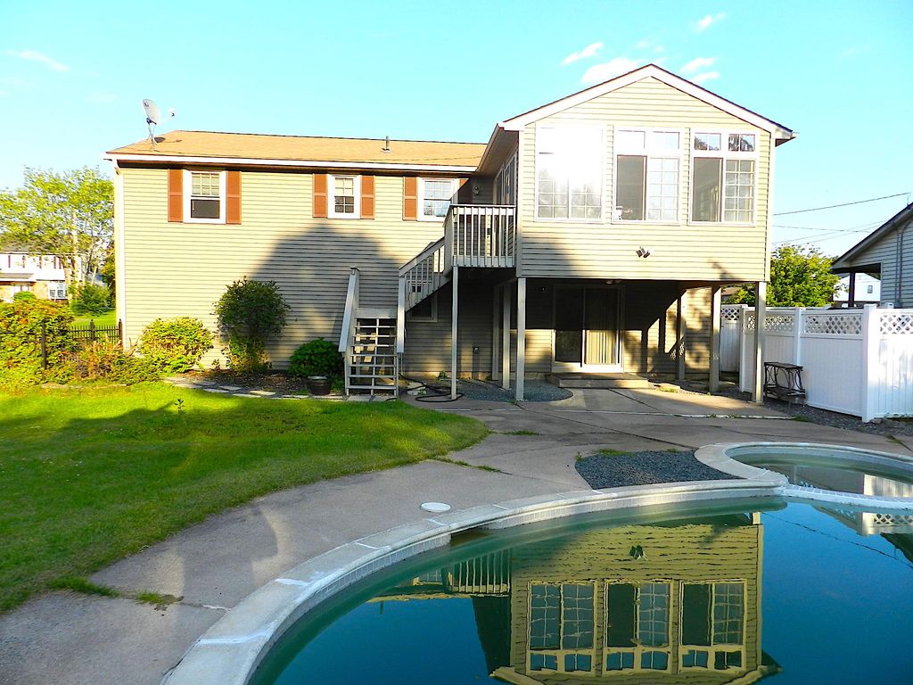 11 Aroda Dr, South Windsor, CT 06074
