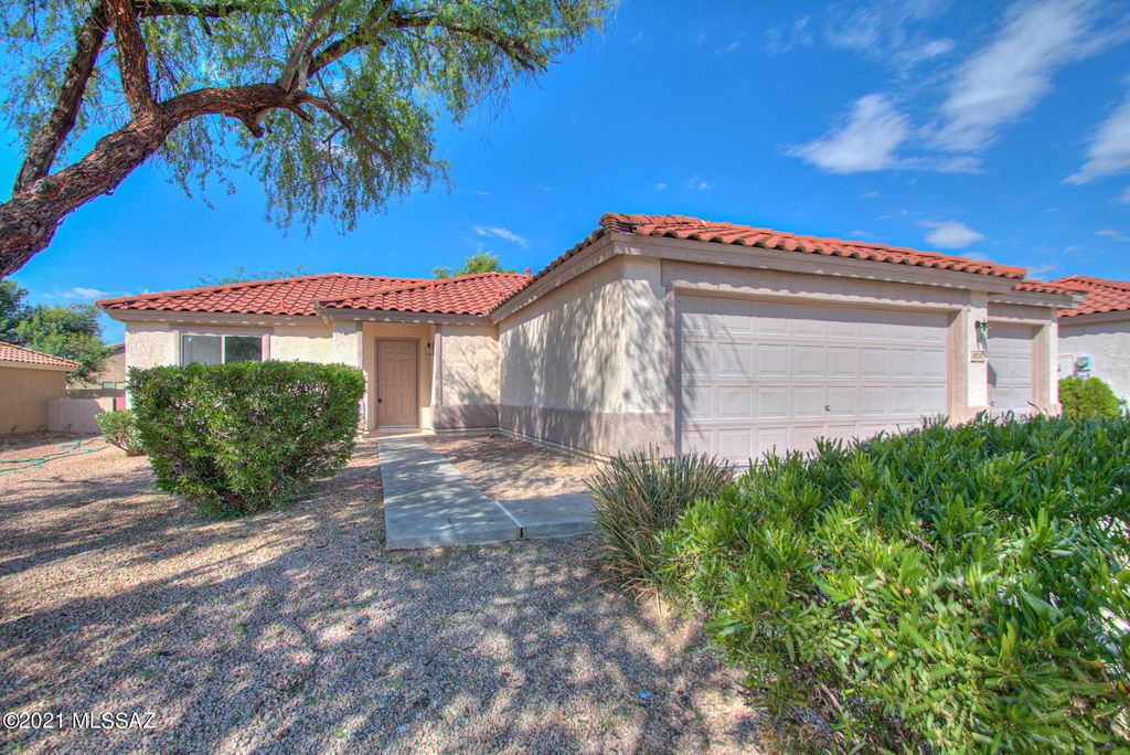 8513 N Deer Valley Dr, Tucson, AZ 85742