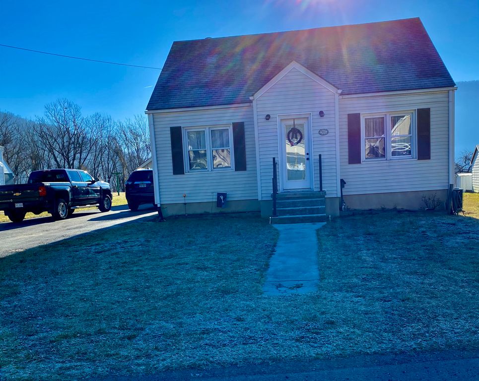 3022 Mallow Rd, Covington, VA 24426