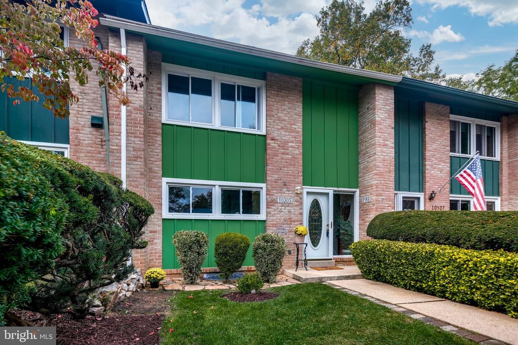 10305 Crimson Tree Ct, Columbia, MD 21044