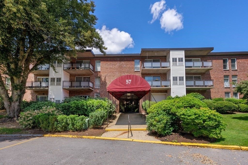 57 Broadlawn Park #17A, Chestnut Hill, MA 02467