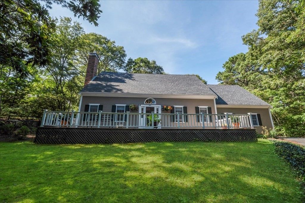 992 Bumps River Rd, Barnstable, MA 02630