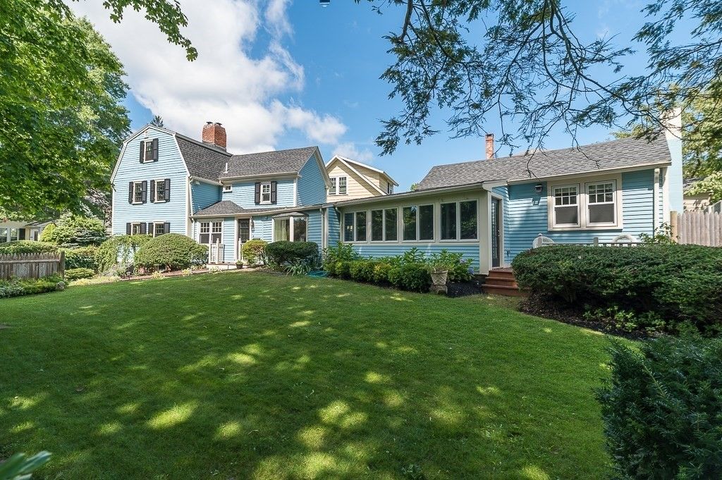 67 School St, Manchester, MA 01944
