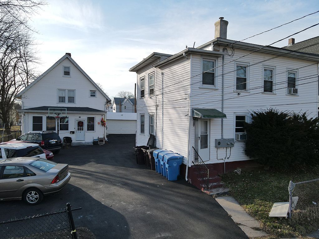 4-6 Smith St, New Britain, CT 06053