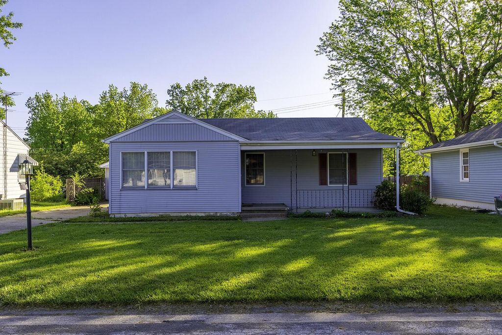 921 Robinhood Rd, Mexico, MO 65265