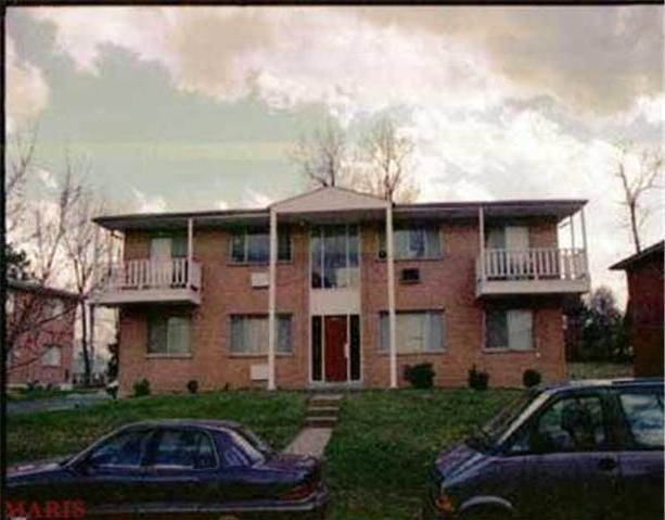 9910 Broadmoor Dr, Saint Louis, MO 63114