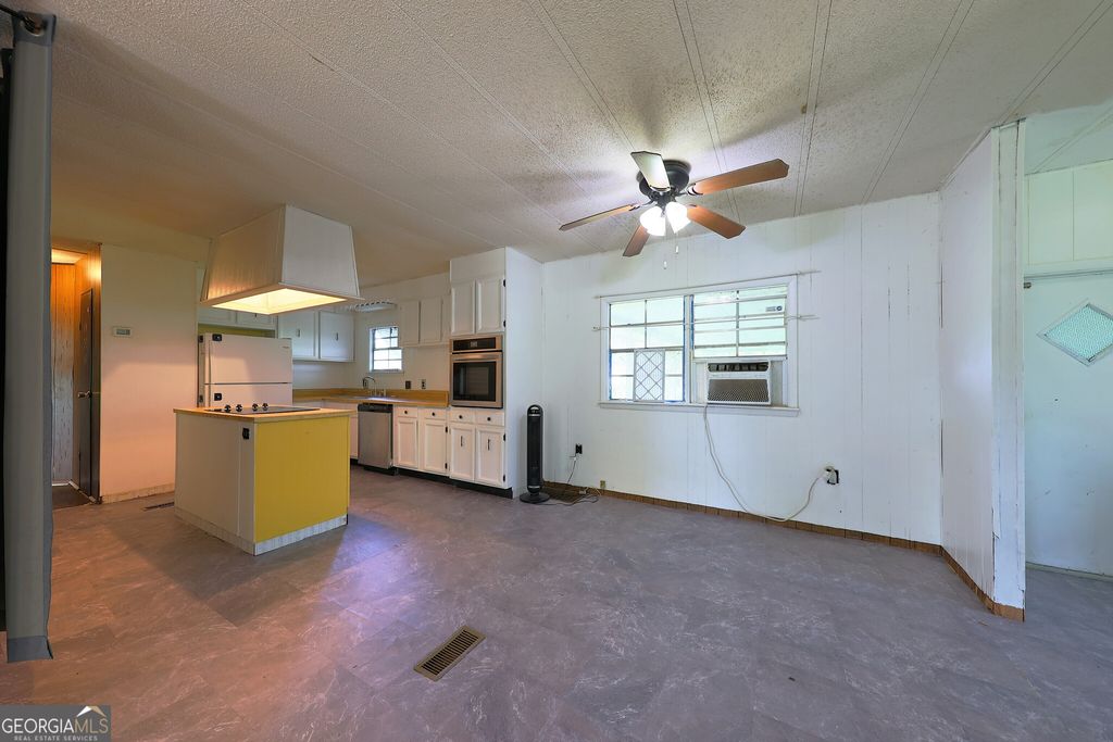 view 9th full size image of this home