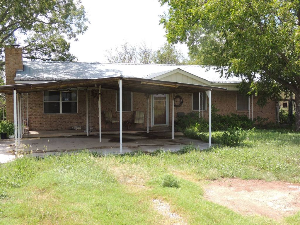 525 N US Highway 283, Brady, TX 76825