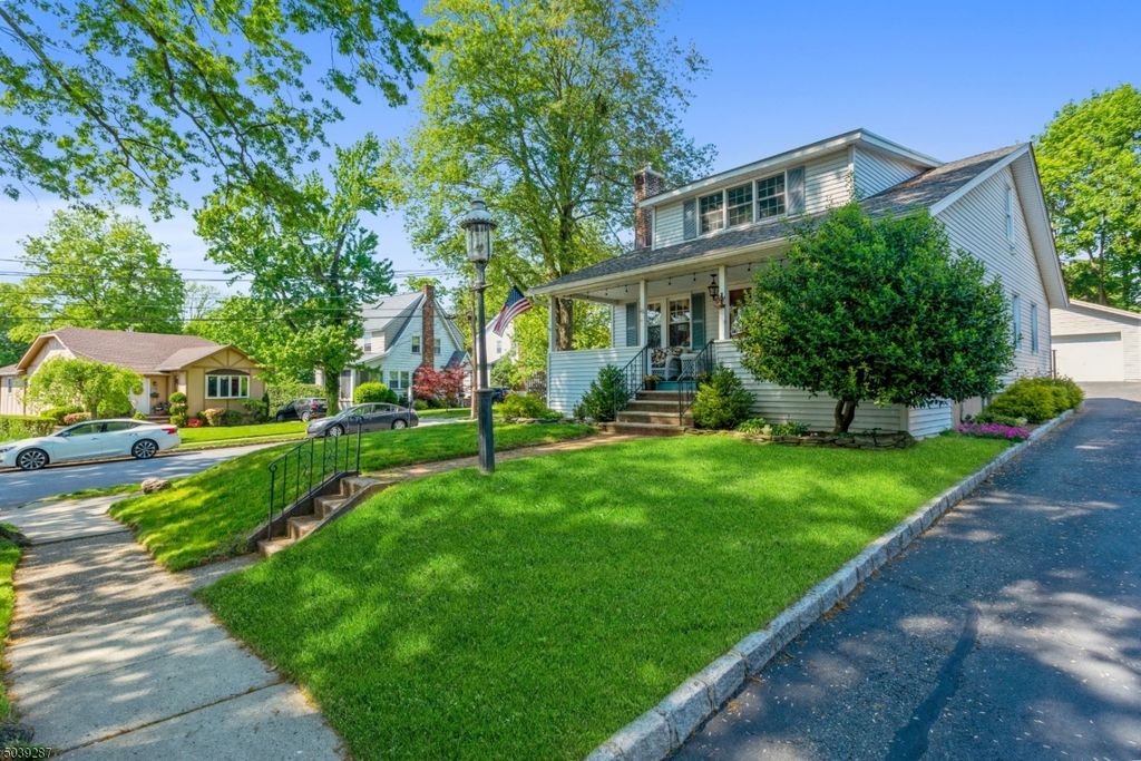 26 Beach Rd, Verona, NJ 07044