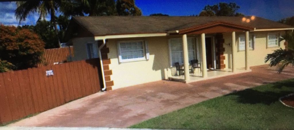 11985 SW 182nd Ter, Miami, FL 33177