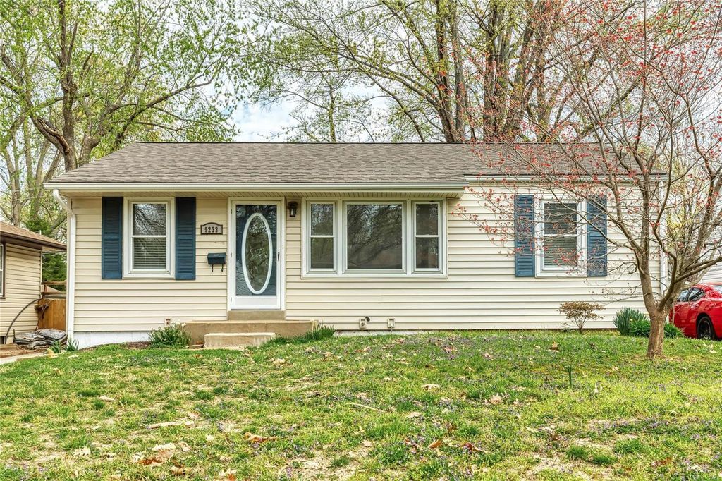9233 Stansberry Ave, Saint Louis, MO 63134
