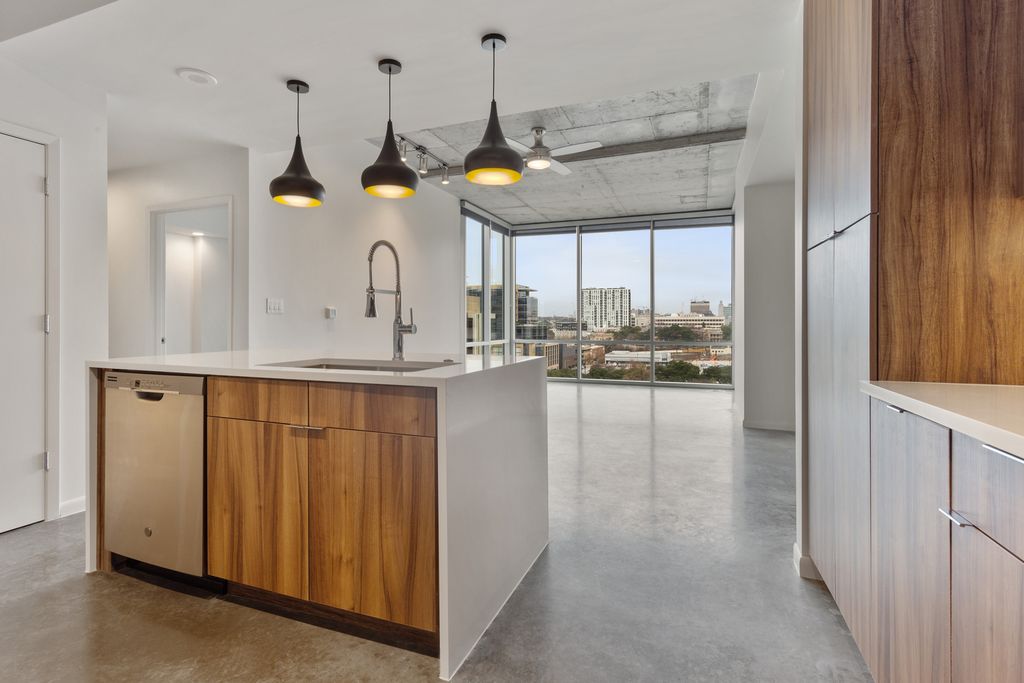421 W 3rd St, Austin, TX 78701