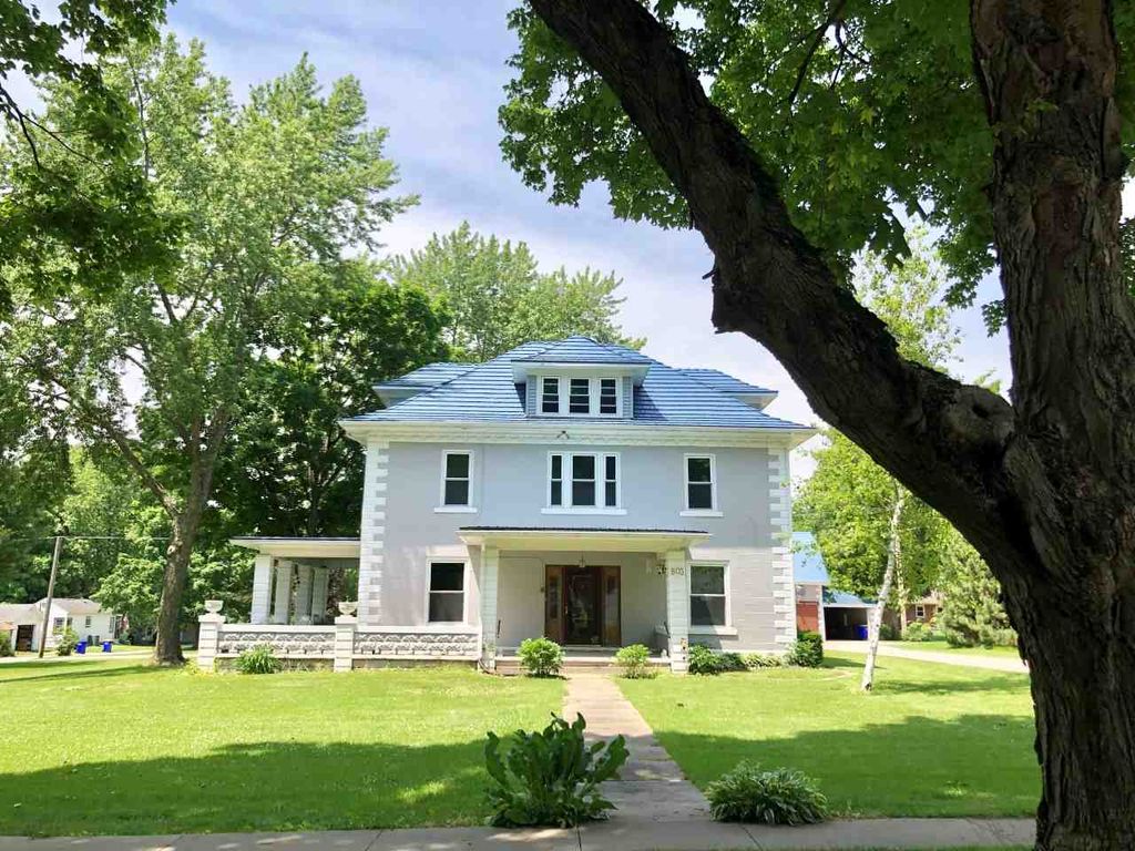 803 4th St, Kalona, IA 52247