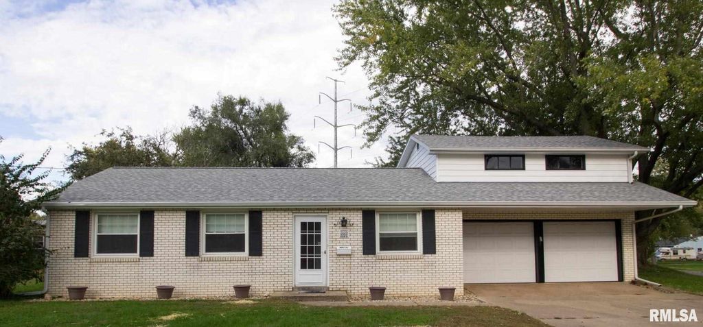 309 Decatur Rd, Marquette Heights, IL 61554