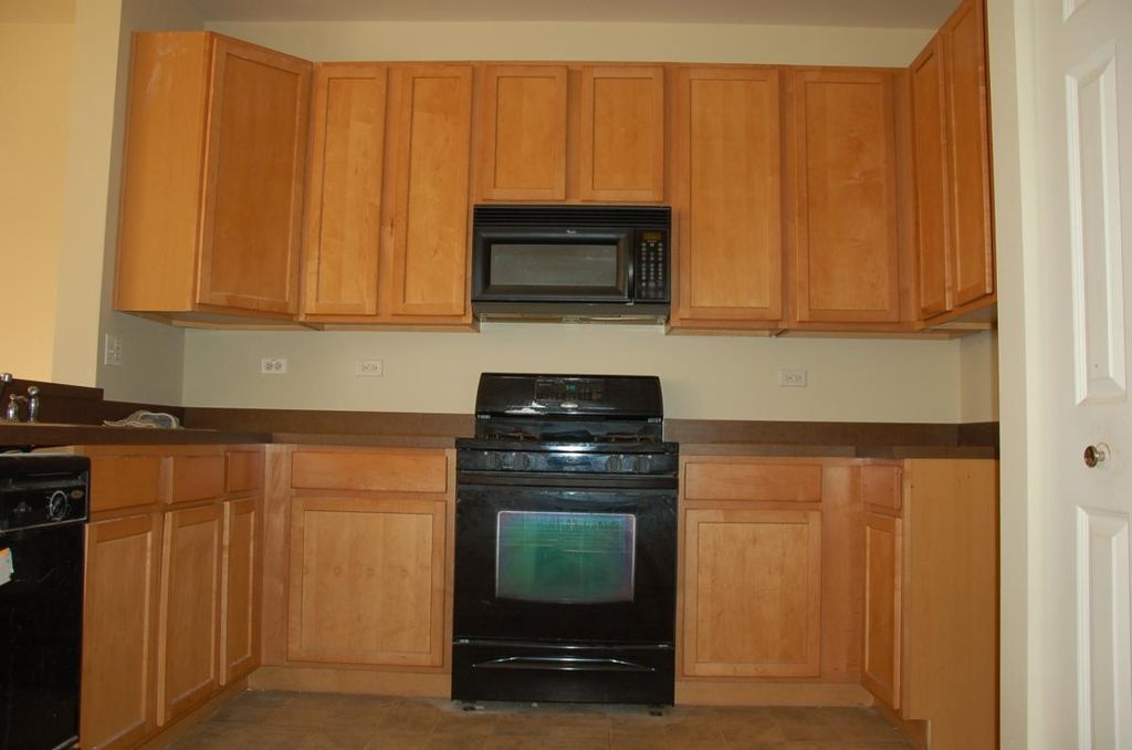 143 Springbrook Trl S, Oswego, IL 60543