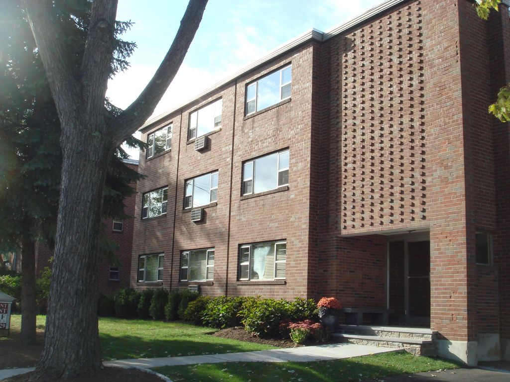 360 Park Rd #B5, West Hartford, CT 06119