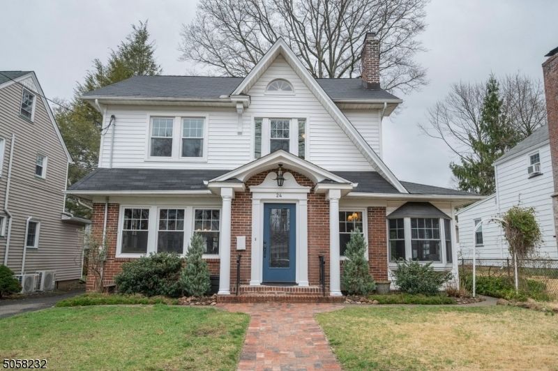 24 W Lincoln St, Verona, NJ 07044